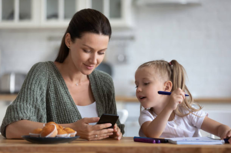 mothers smartphones mobile games report