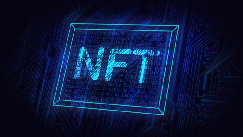 Neon ışıklı siyah bir arka plan üzerinde bir NFT tokeni görüntüsü