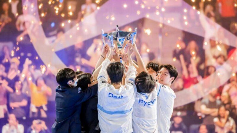 DRX Lol team lifts the 2022 Worlds Cup